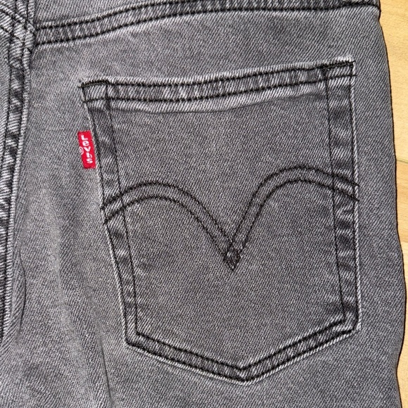Levi's Men's Straight Fit Jeans in Charcoal - Picture 7 of 7
